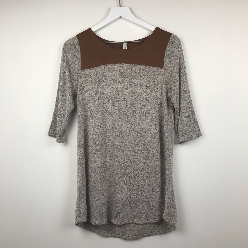 Minimi Grey Knit Half Sleeve Top with Suede Accent